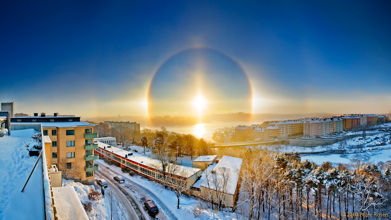 Illustration for article titled These Otherworldly Halos Turn Our Sun Into The Eye Of Sauron